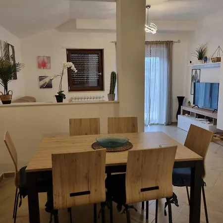 Giulia's House - Natura & Avventura Apartment